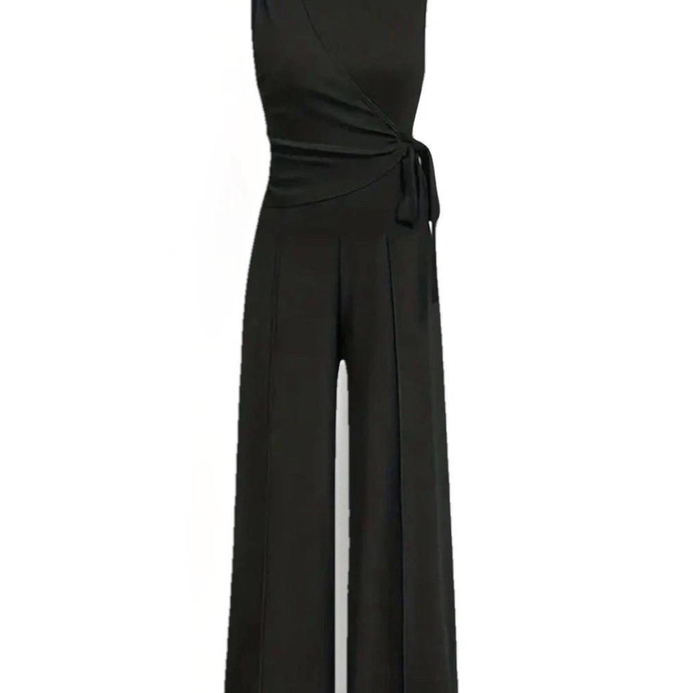 Chic Black pant suit size medium NWOT